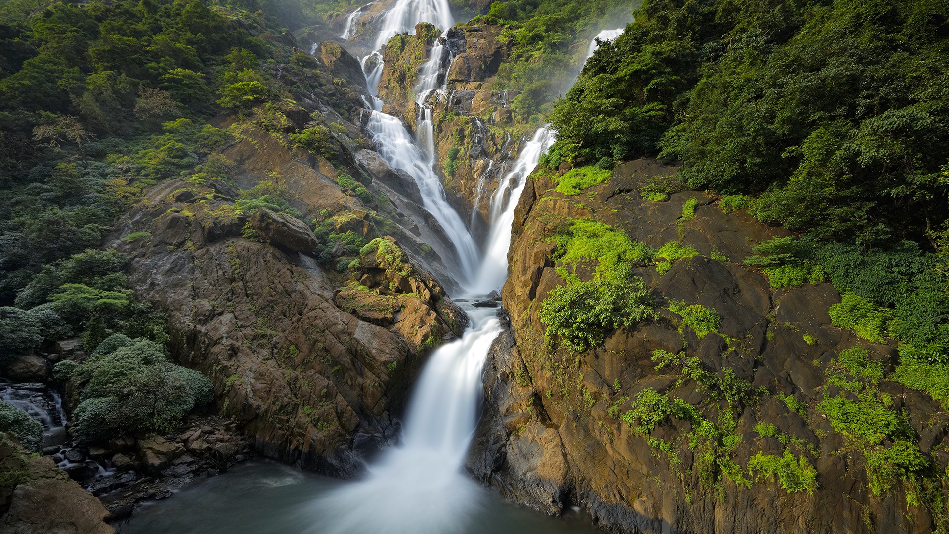 Featured image Goa Waterfalls